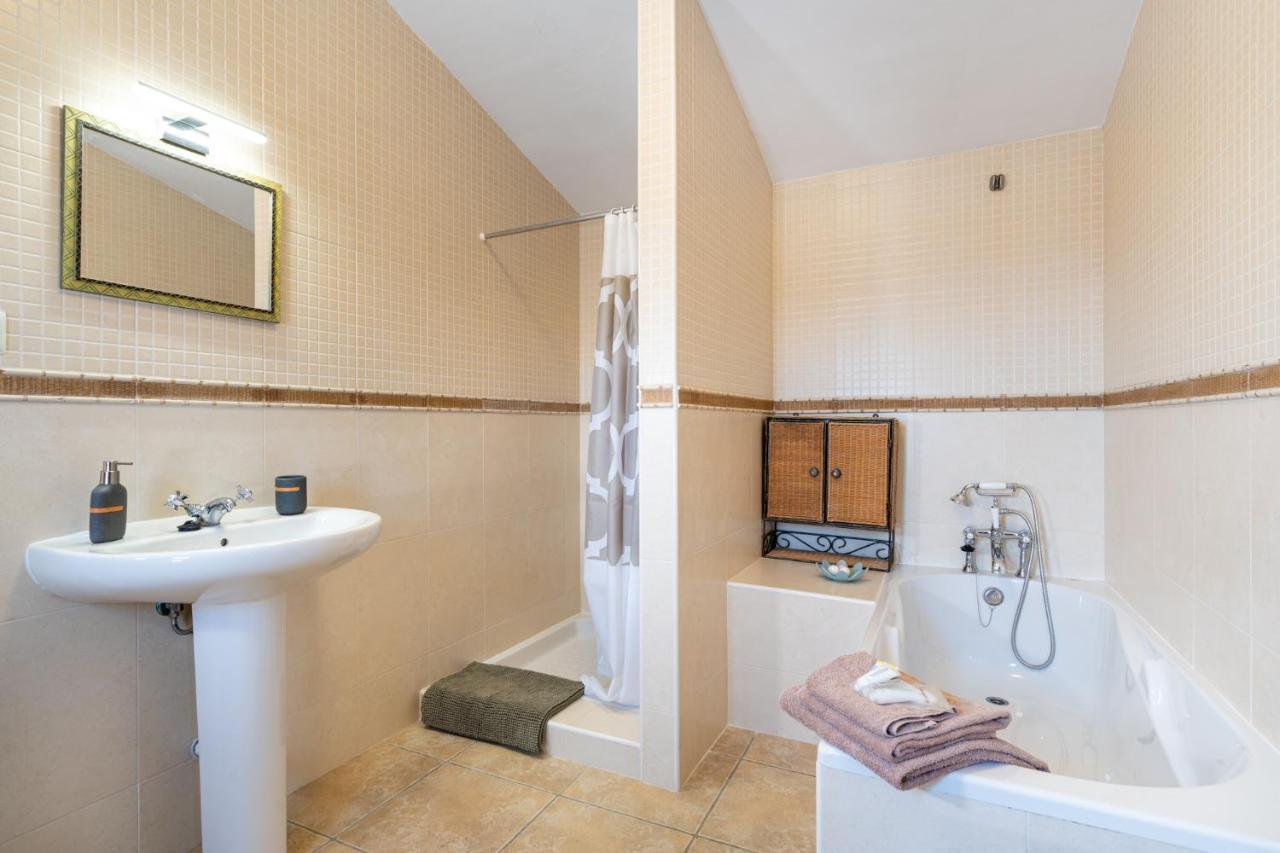 Hacienda La Buena Vida B&B En Appartementen Algarinejo エクステリア 写真